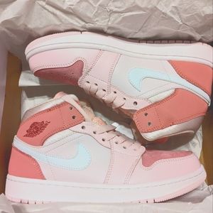 Wmns Air Jordan 1 Mid 'Digital Pink'